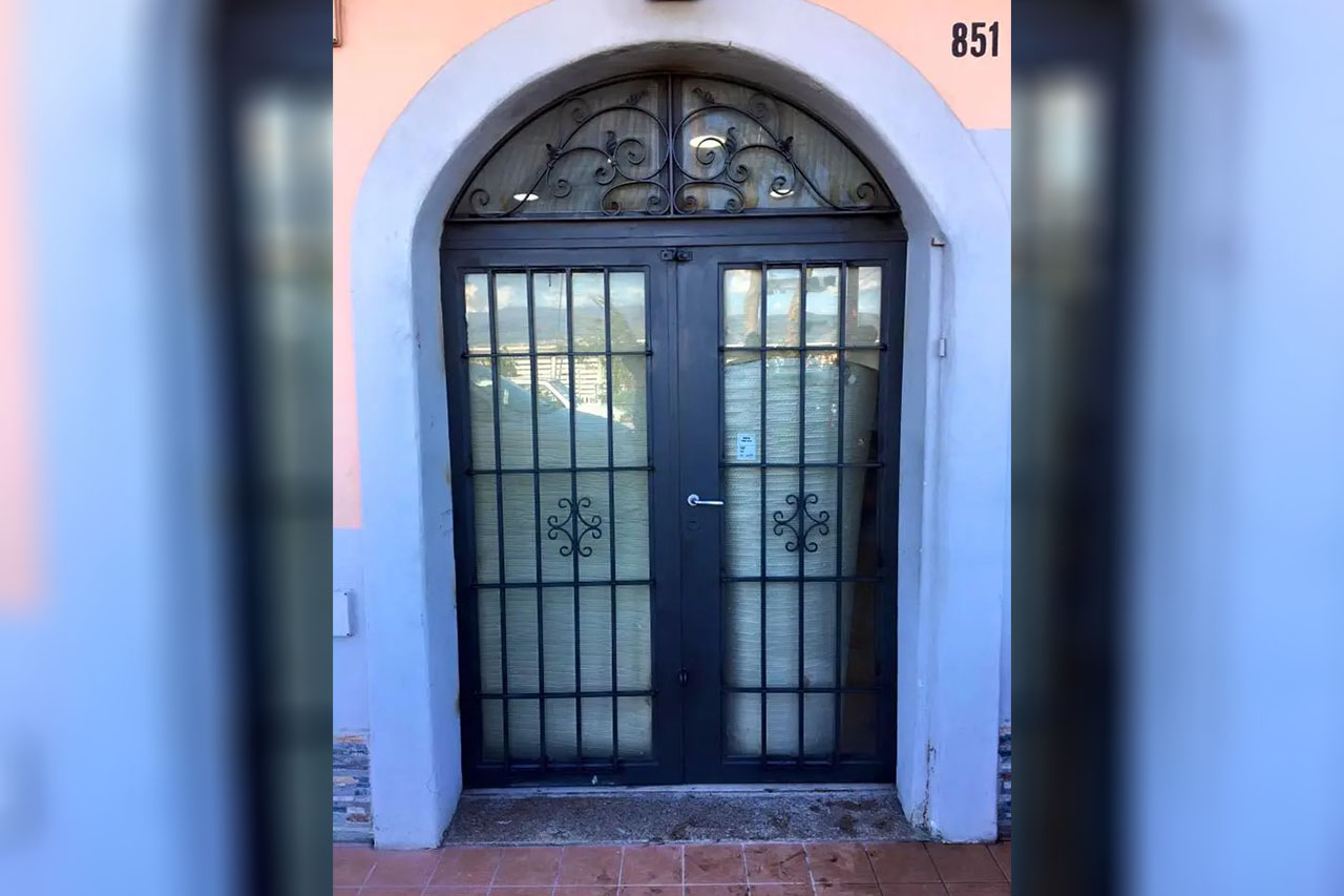 Porta in ferro battuto e vetro per esterni